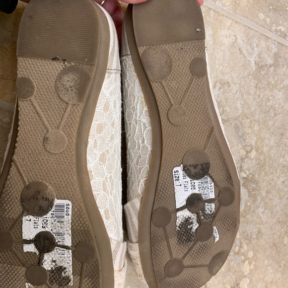 Cream colored lacy ballet flats - Picture 4 of 4